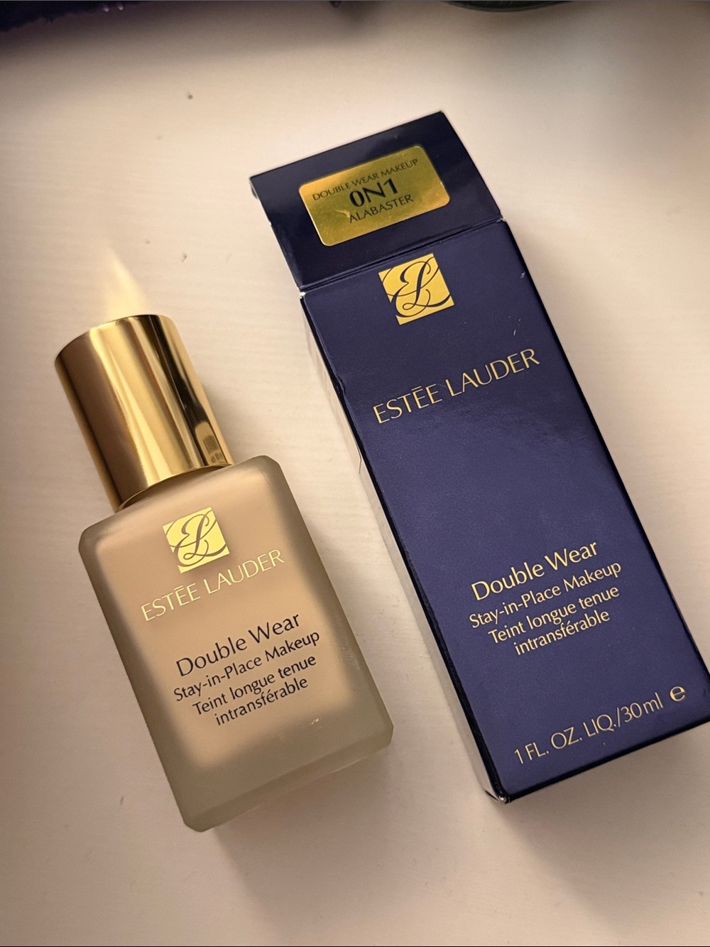 Estée Lauder Double Wear Stay-in-Place Makeup Foundation 0N1 Alabaster